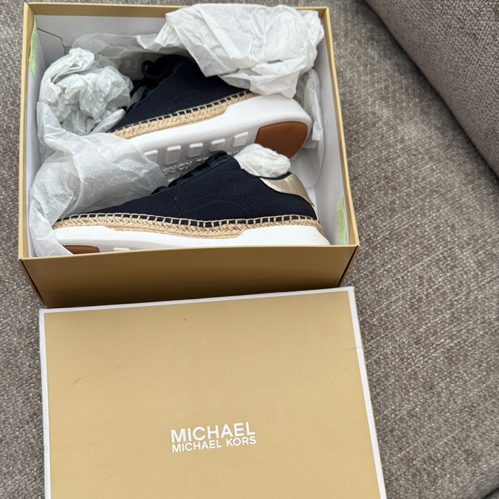 Women’s Michael Kors Finch Lace Up Canvas Sneakers Navy Blue & Gold Size 7M
